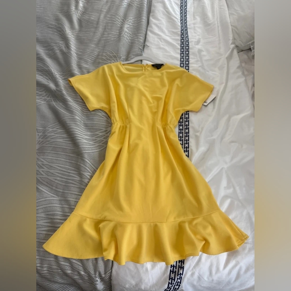 Donna Morgan Bright Yellow Crewneck Blouse